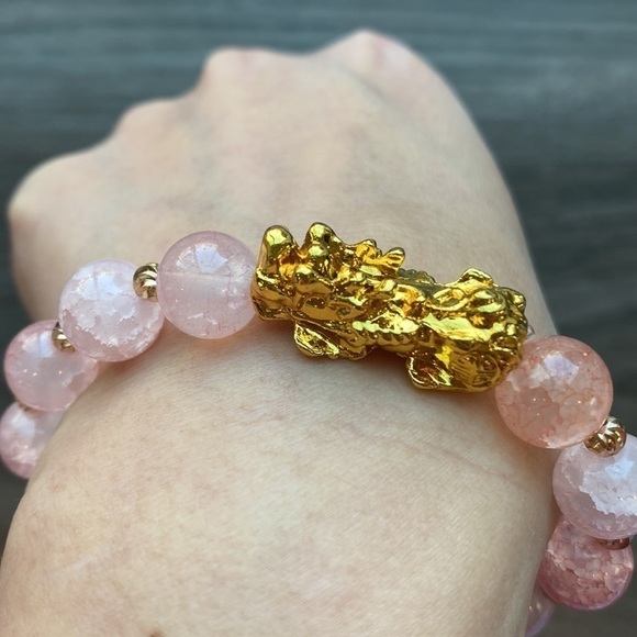 Light Pink Glass Beads Wealth Bracelet with Pixiu Pendent - Picture 5 of 6